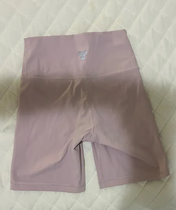 Aritzia TNA shorts - Image 4