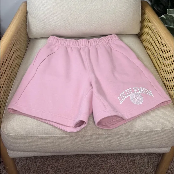 Lululemon Scuba Mid-Rise Oversized Short 7" *Graphic Size XS - Image 4