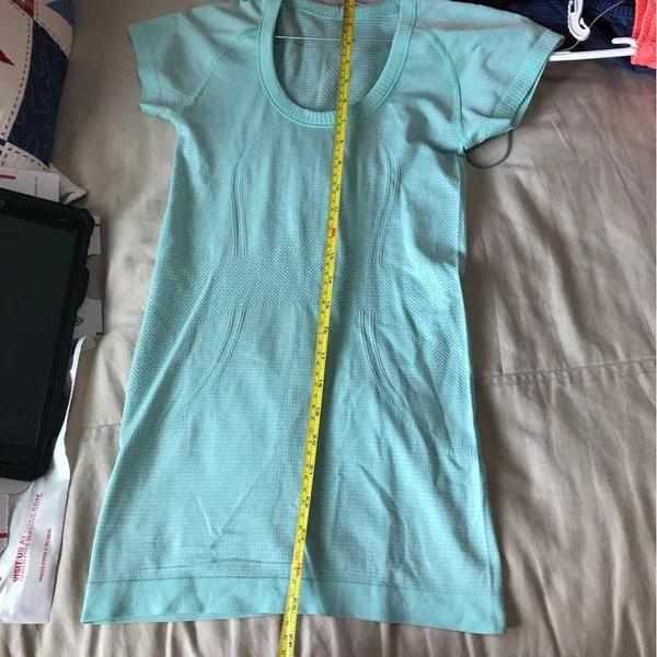 Women's lululemon Mint Green size two swiftly tech tshirt - Image 8