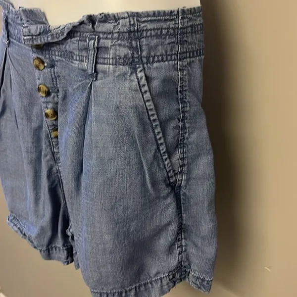 American Eagle Blue High Rise Button Down Pleated Pocketed Mom Shorts- Size 14 - Image 5