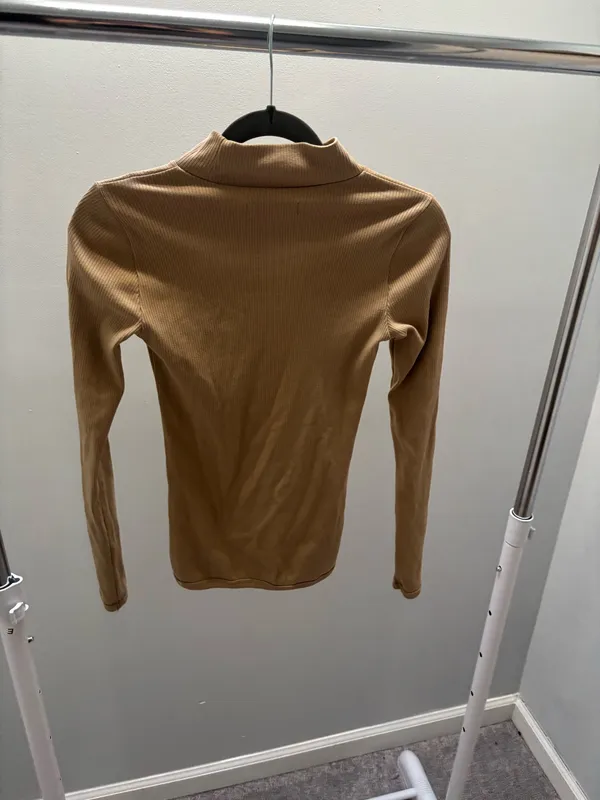 Abercrombie & Fitch Tan Ribbed Turtleneck Top - Image 4