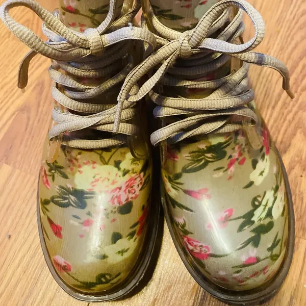 floral Roses Bootie shoes Clear Rubber Women size 38 /7.5 - Image 3