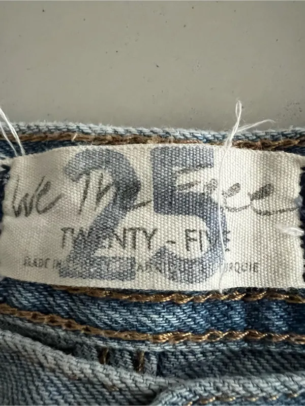 We the Free button fly raw hem jeans size 25 100% cotton - Image 2
