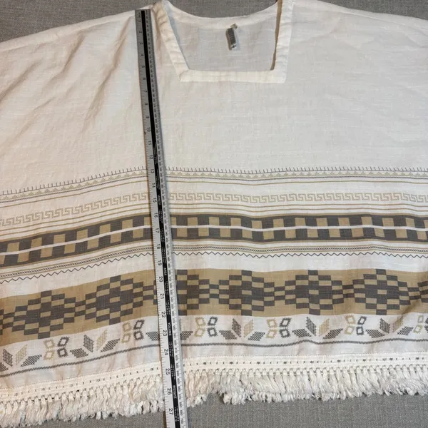 Monoreno Women Small‎ Boho Poncho Top White Geometric Fringe Hem Beach Coverup - Image 4