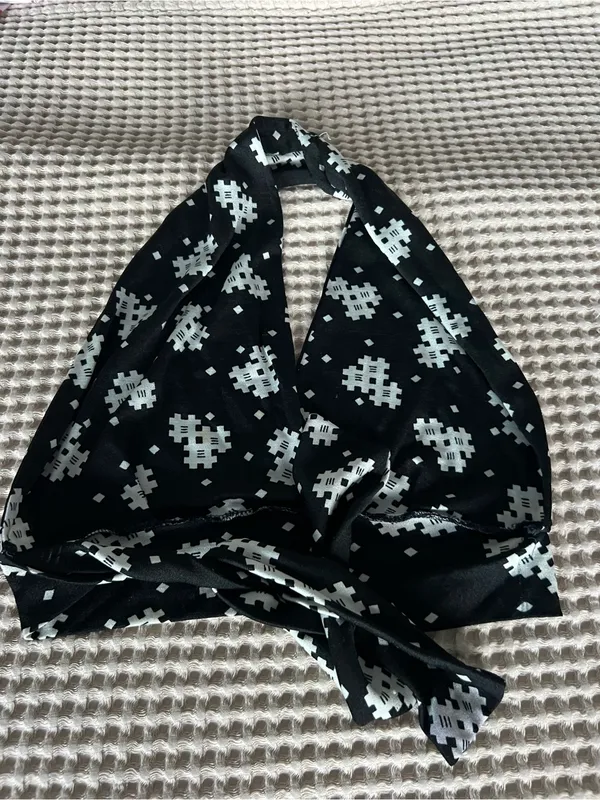 Black and White Patterned Halter Scarf Top - Image 2