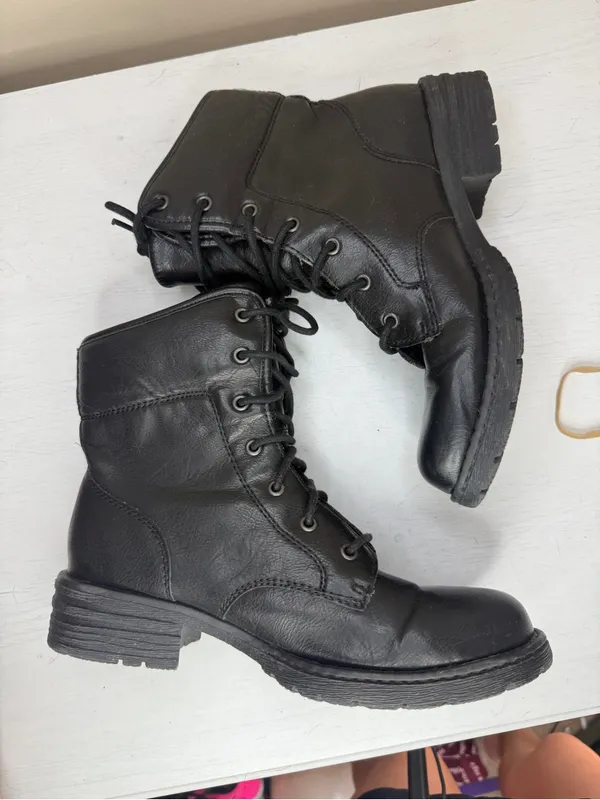 b.o.c. Black Leather Combat Boots Fold Over Cuff Sz 7 Moto Fall Boho Witchy - Image 5