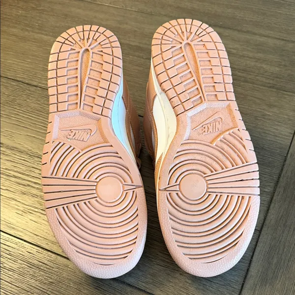 Nike Women’s Low Dunk Sneakers - size 8 - Image 7