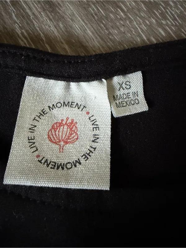 Live In The Moment Women’s Black Cropped Tank Top - Image 2