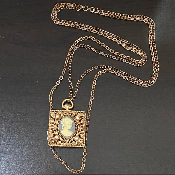 Vintage Unsigned Victorian Lady Cameo Pendant Necklace - Image 2