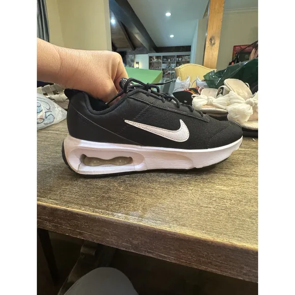 Nike Air Max INTRLK‎ Lite Women's Shoes in black and white Size 8 - Image 3