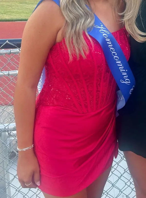 Red Homecoming Dress Size M - Image 2