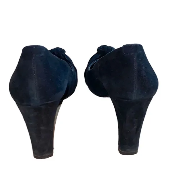 Vaneli Black Suede Bow Pointed‎ Toe Heels Size 8M Classic Dress Pumps - Image 4