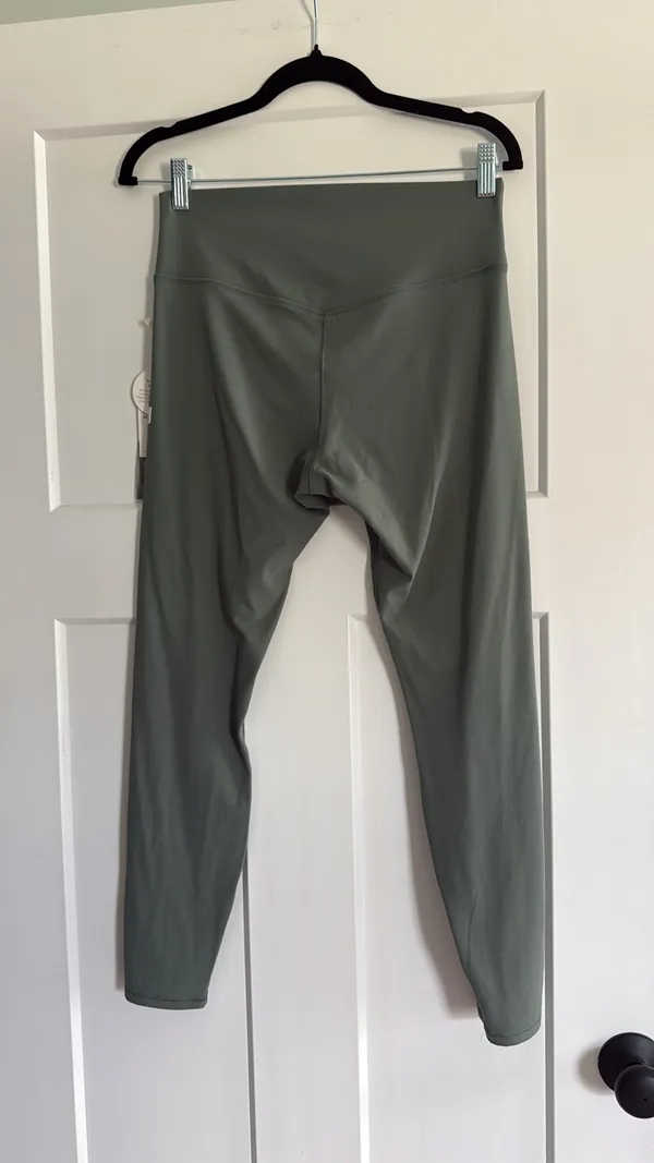 Vuori Large All the Form Leggings - Image 4