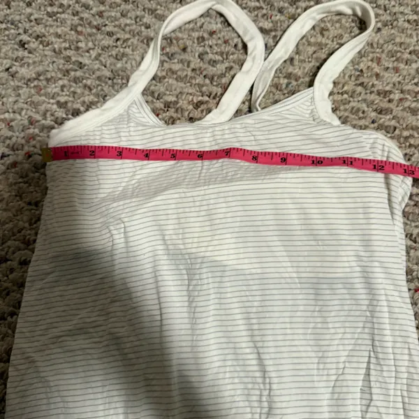 Beyond Yoga Sleek Stripe Back Mesh Tank Top Built in Bra- Size XS - Image 5