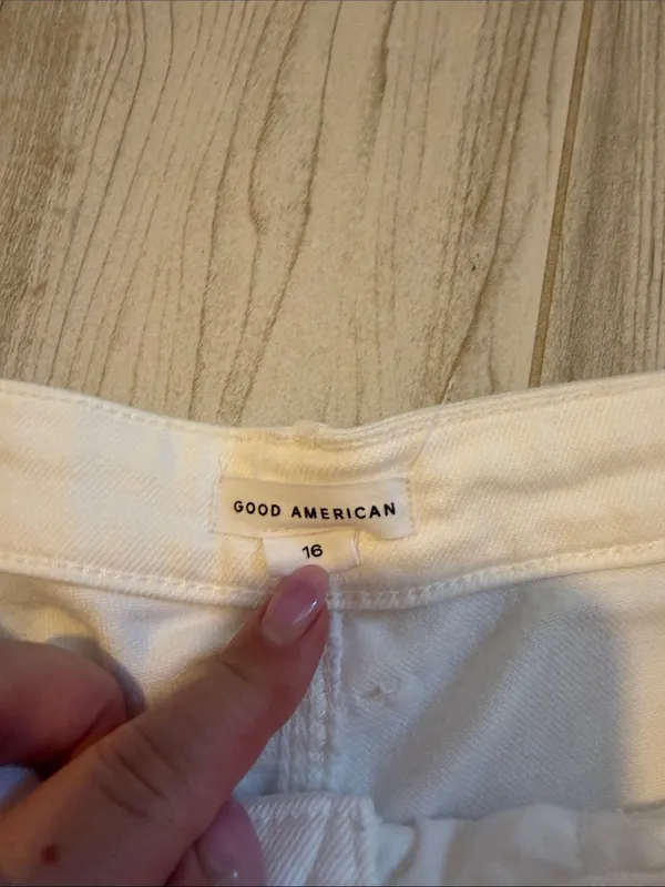 Good American Good 90’s Short White Size 16 - Image 2