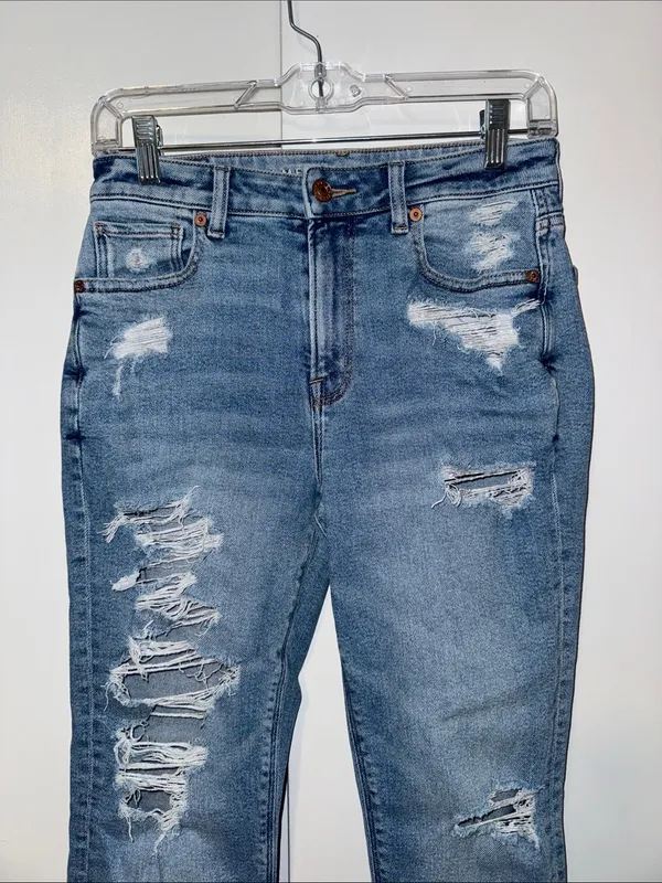 American Eagle Mom Jeans Light Wash High Rise Denim Women’s Size 2 - Image 2