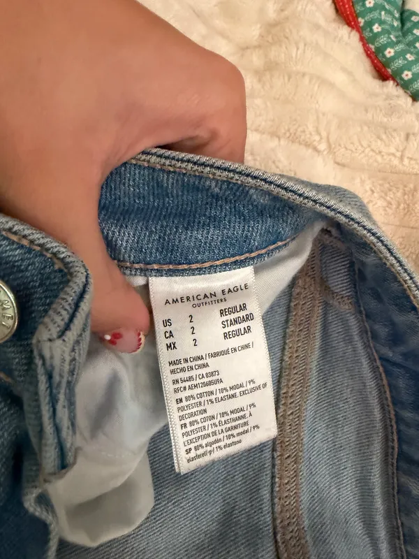 American Eagle Ripped Straight Leg Jeans Mom - Image 3