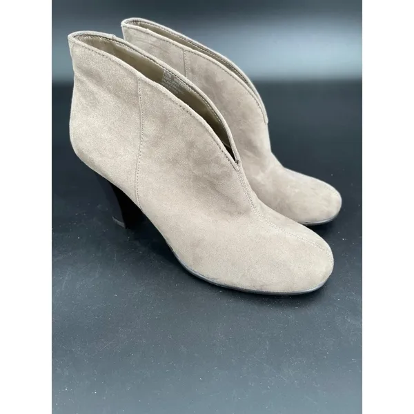 Aerosoles Winterstrole Taupe Faux Suede V-Cut Ankle Boots Shooties Size 7.5 M - Image 2