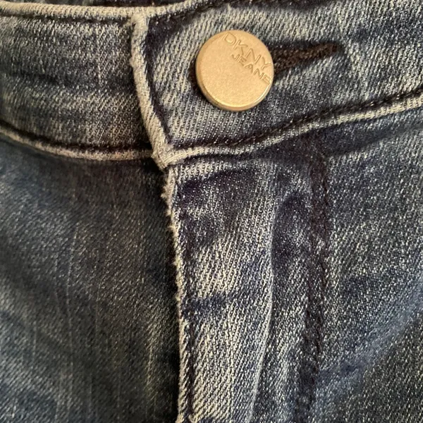 DKNY jeans Soho 800 t women's size 16 Length 39 inseam 38 rise 10 - Image 4