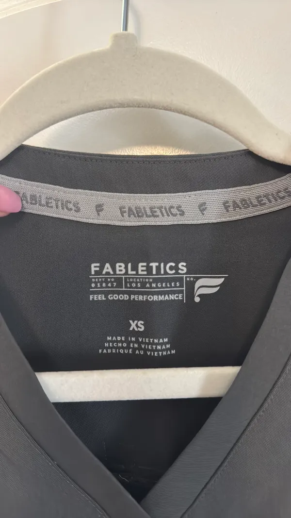 fabletics scrub top vital onyx  - Image 3