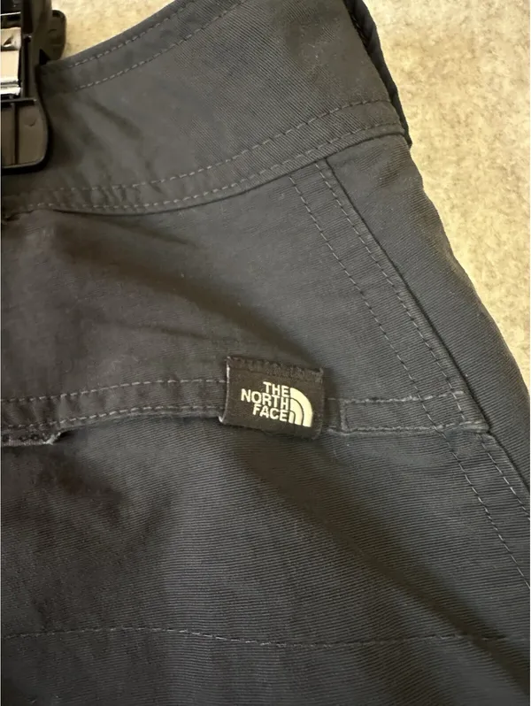 The North Face Women’s 14 Reg Convertible Hiking Pants Gray Zip Off Nylon - Image 7