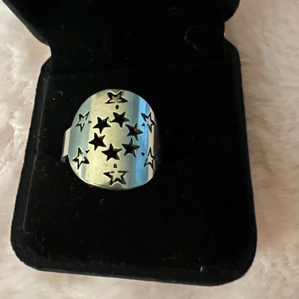 Ladies Gorgeous Stainless Steel Silver Ring Size 8 - Image 2
