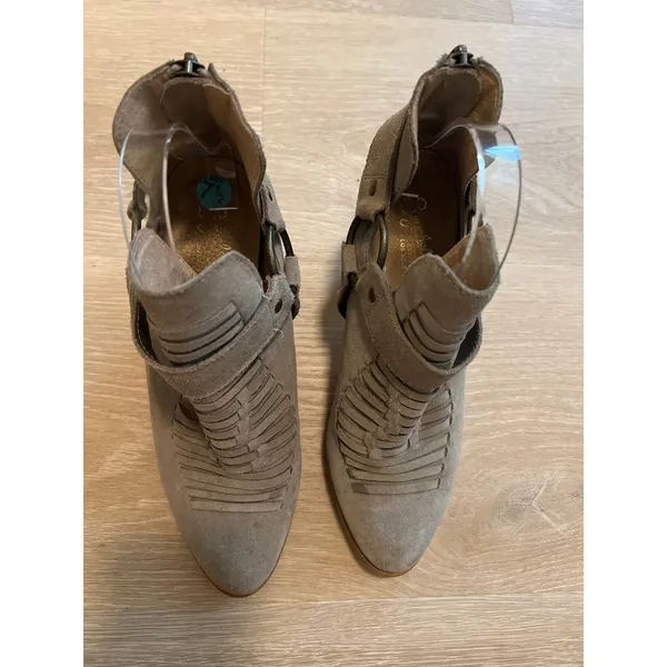 Women’s Seychelles Taupe Harness Bootie Suede boots 7.5 Anthropologie - Image 3
