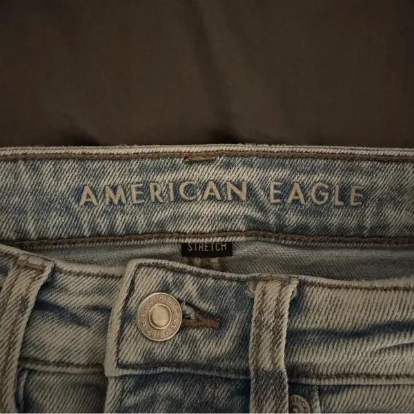 American eagle AE stretch mom jeans light wash blue ripped distressed size 4R - Image 7