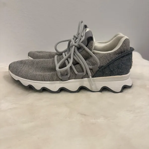 Sorel kinetic impact Women's Light Gray Knit Athletic Sneakers Size 8 - Image 2