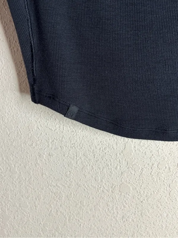 Lululemon Hold Tight Cropped T-Shirt Black size 2 - Image 4