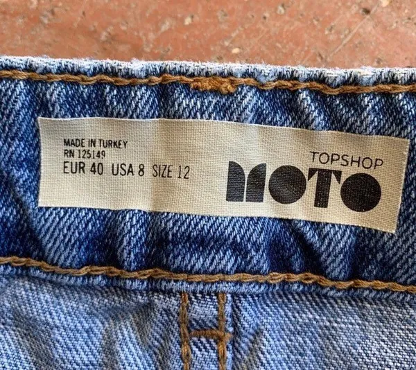 Topshop NWOT Embroidered Jean Skirt Size US 8 - Image 3