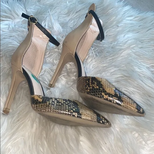 Guess ✨HP✨Abaih Ankle Strap Pointed Toe D'Orsay Pumps✨ - Image 6