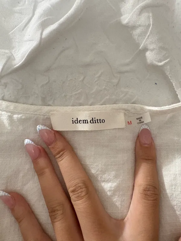 idem Ditto White Cropped V-Neck Top - Image 3