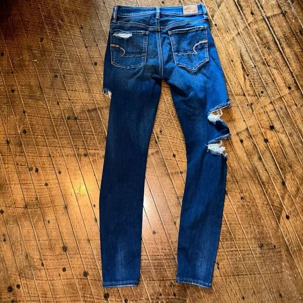 American Eagle distressed sz 2 destroyed hi-rise jeggings - Image 4