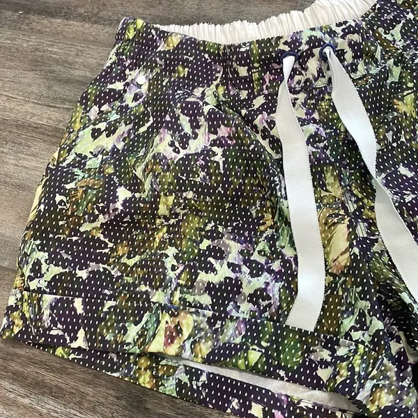 Lululemon Spring Breakaway Short Floral White Multi size 8 - Image 4