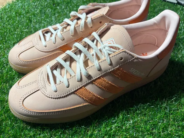 Adidas Handball Spezials unisex style and colors. - Image 3
