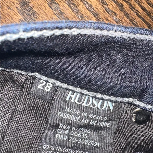 Hudson Women's Dark Blue Jeans size 28 - Image 5