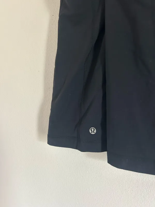 Lululemon Black Women’s tank top size 6 - Image 4