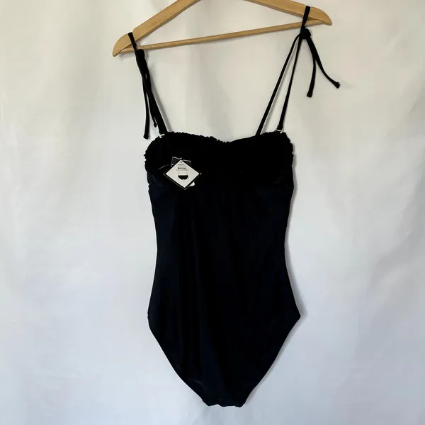 NWT‎ Rue21 black rufle one piece padded swimsuit fully covered women's size M - Image 4