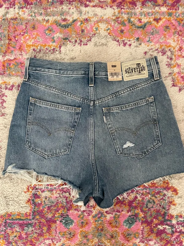 Levi’s Silver Tab Mom Shorts - Image 4