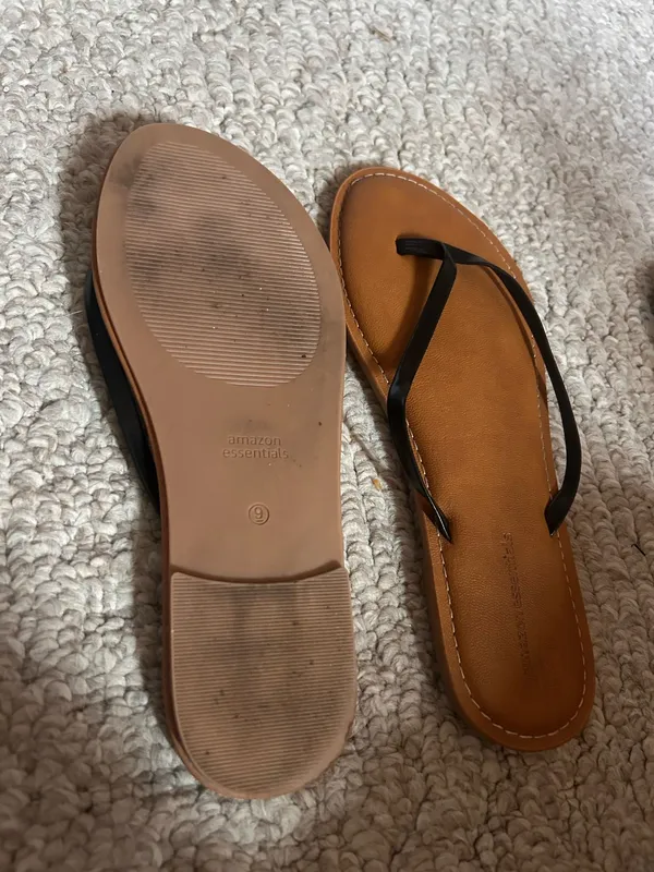 Women’s Leather Flip Flops, Black Strap Brown Size 9 - Image 3
