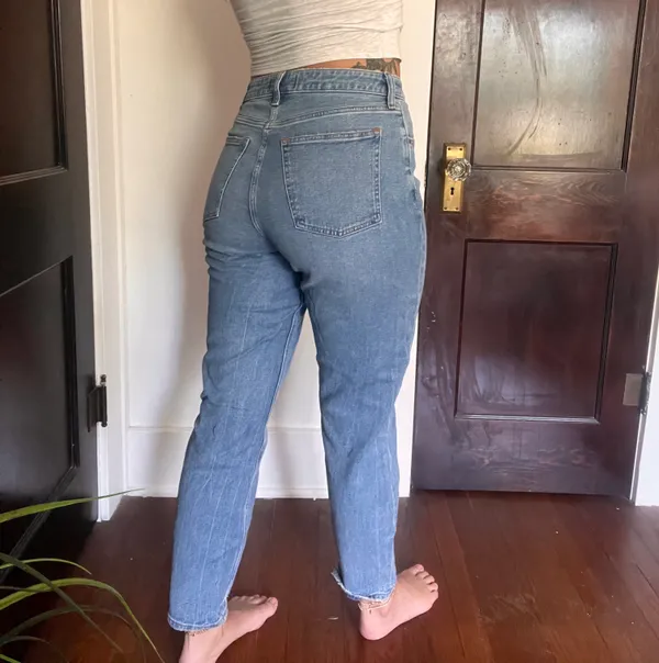 Abercrombie High Rise Mom Jean - Image 3