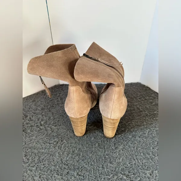 UGG Athena suede and textured leather boots, beige, women’s size 8 - Image 5