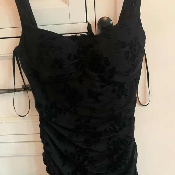 Sleeveless Windsor black mini dress - Image 3