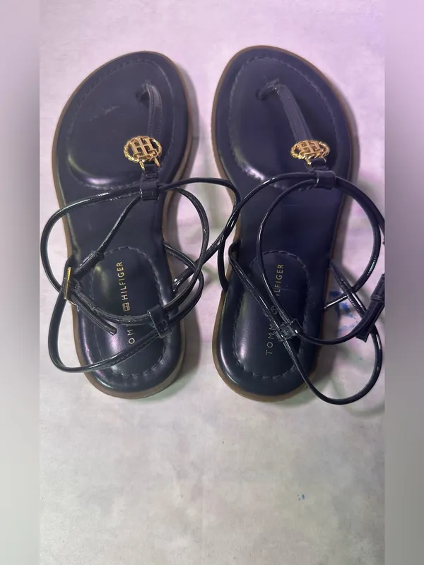 Tommy Hilfiger Black Strappy Thong Sandals with Gold Accent - Image 5