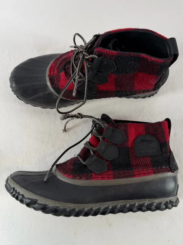 Sorel Out ‘n About Buffalo Plaid Waterproof Boots in Black Red Size 6‎ - Image 2