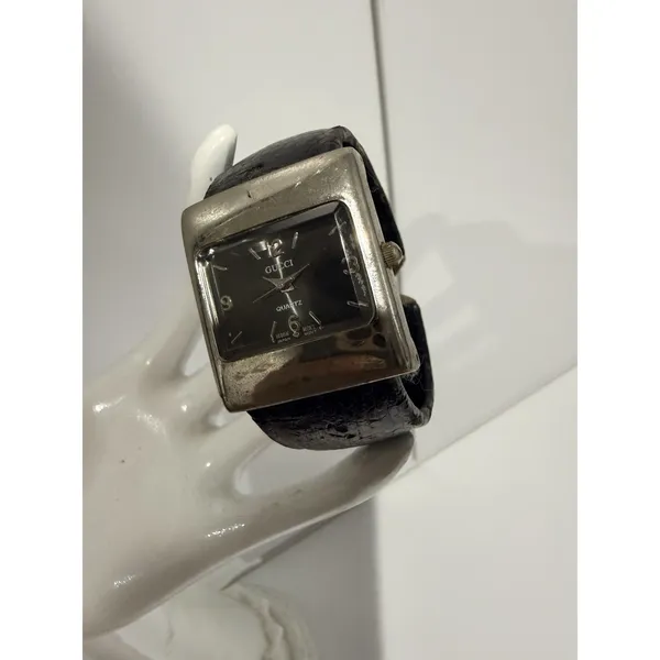 Vintage 1990s Gucci 7800 Black‎ Leather Cuff Watch Needs New Cuff & Battery - Image 2