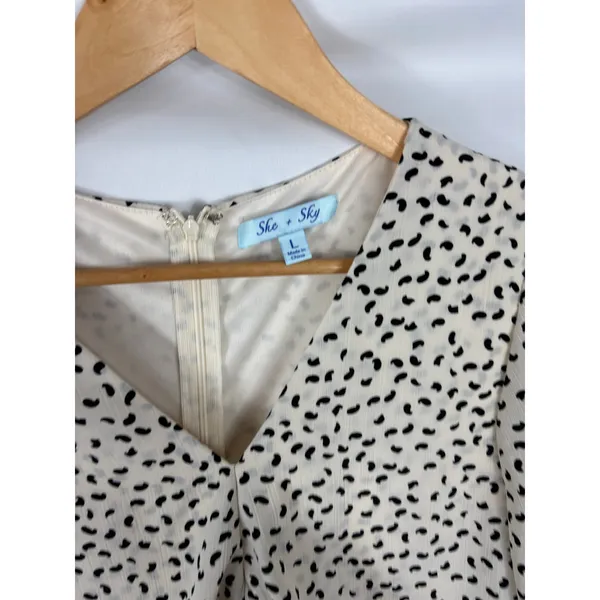 She + Sky Patterned V Neck Flowy Dress Size Large - Image 3