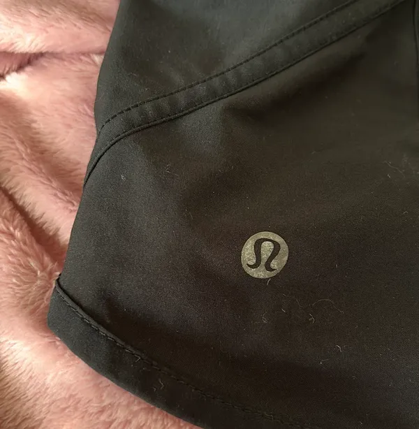 Lululemon Tracker Shorts size 4 - Image 4