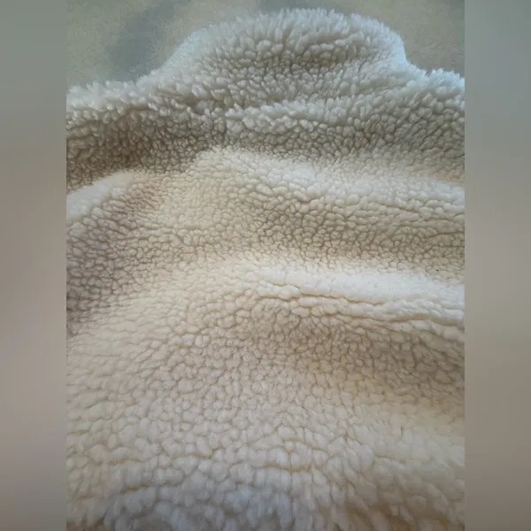 Fabletics Cream Sherpa Jacket size XS - Image 4
